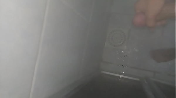 novinho se masturbando no banheiro..ģ