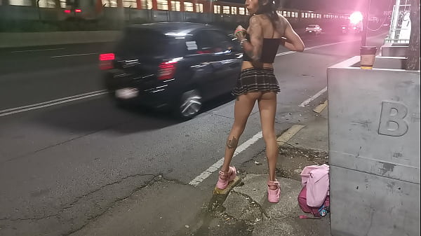 Prostituta de tlalpan por una noche, flaquita trans con miniflada exhibiendo su culito