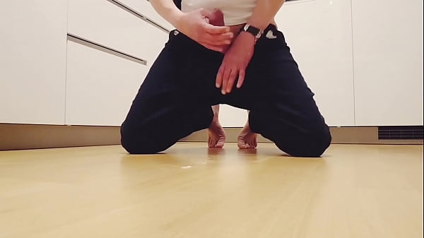 Play MP4 - Jeans barfoot eat cum