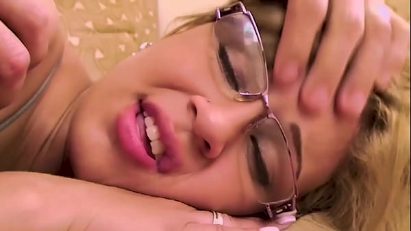 Play MP4 - Estourando a Loira&ccedil;a no Sof&aacute; &lpar;Sem Camisinha&rpar;&excl;&excl;&excl;