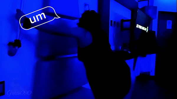 Por andar de perra caliente me castiga le digo que me bata la leche del cornudo 