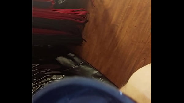 Клизма в анал из молока 