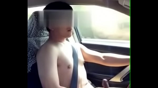 Play MP4 - Chinese guy jerking on the way &lpar;2&rpar;