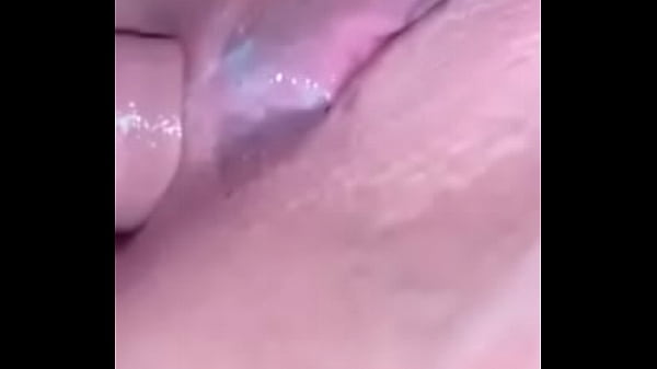 Gostosa dando o cu gemidos gostosos 