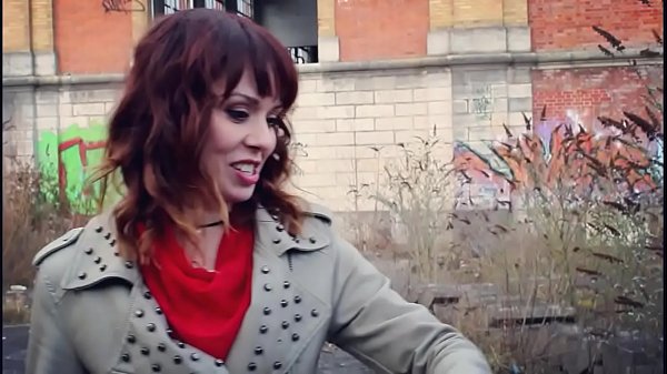 Play MP4 - Ariel Rebel - Up Close