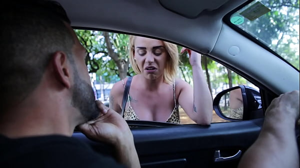 Blonde Street Bitch Makes Show For Ten Dollars thumbnail