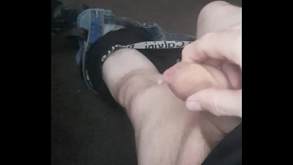 Play MP4 - Me wanking to porn