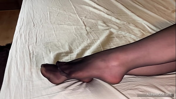 Amateur Pantyhose Handjob thumbnail