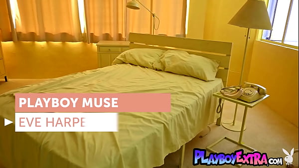 Nonton Passionate Red Muse Taking Off Her Fancy Lingerie And Posing Naked thumbnail