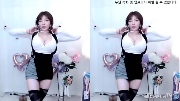Jeehyeoun sexy dance in_suspenders