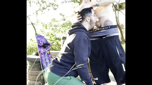 Gozando Dentro Do Dep&oacute;sito De Porra Na Pra&ccedil;a P&uacute;blica thumbnail