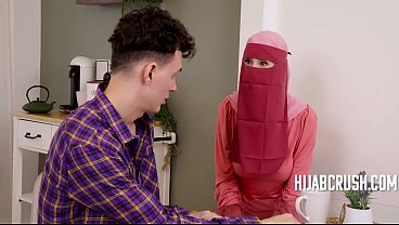 Nonton She Was Trying To Get To Genie At The Bottom, But She Drenched In Cum - Violet Voss, Josh Rivers thumbnail