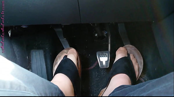 Nylon feet and toe separators in the car 