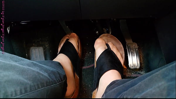 Nylon feet and toe separators in the car 