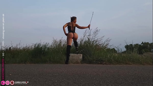 Play MP4 - Shooting porn au bord d'une route