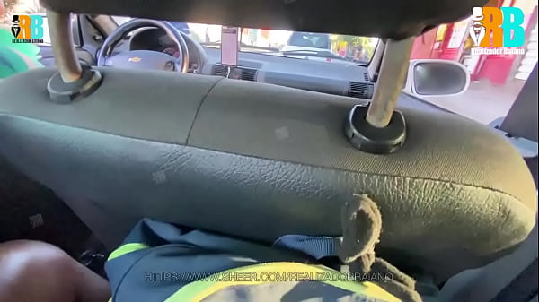 Sexo No Carro, Pegando Carona Colega Casada Da Faculdade, Hotwife Batendo Punheta Pro Comedor Na Frente Do Motorista Do Aplicativo thumbnail