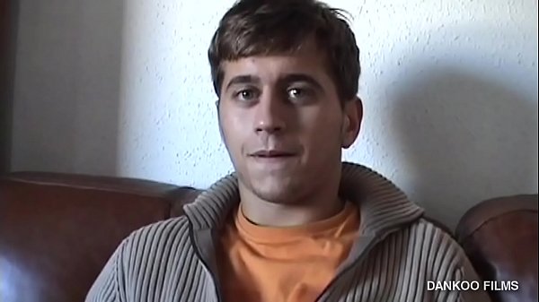 Play MP4 - Cuando me masturbo llamo a mi vecino el casado&comma; para que me eche una mano &lpar;nunca mejor dicho&rpar;&period;