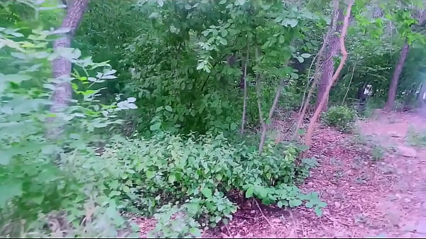 Nonton Me Encuentro A Un Desconocido Mientras Acanpo Y El Muy Pervertido Me Folla Al Aire Libre thumbnail