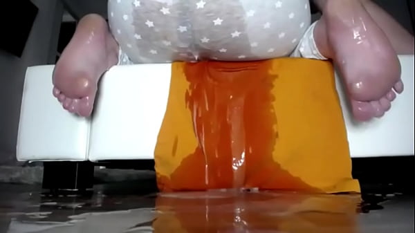 Play MP4 - She make Dirty all the floor with big cum