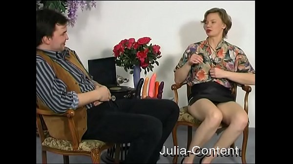 Nonton The Horny Sabine Presents Her Dildo Collection In Front Of Her Fianc&eacute; - German Classics thumbnail