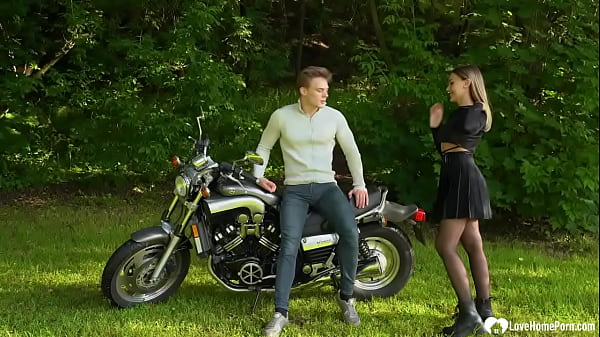 Play MP4 - Brunette gets dicked on my new bike