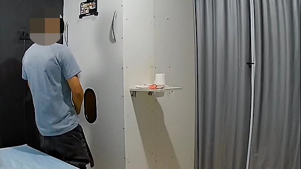 Olha Que Del&iacute;cia Esse Pau Soltando Muito Leite No Gloryhole!!! thumbnail
