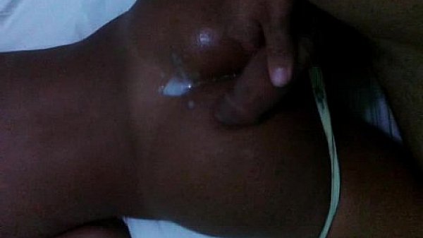 Gozando na bunda da namorada gostosa