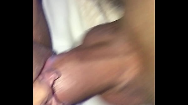 Jovencita en cuatro patas 