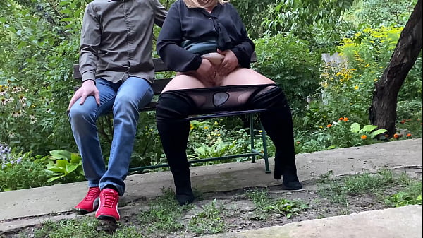 Hot MILF masturbates and_squirts in the park
