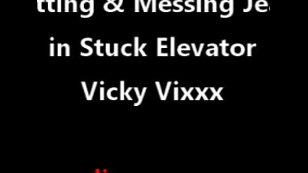 Vicky Vixxx Deseprate To Pee And Mess In Her Jeans thumbnail