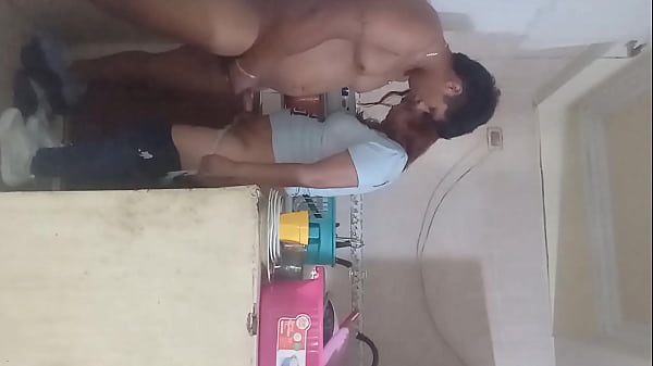 Sexo enla cocina casi_nos descubre su_esposo