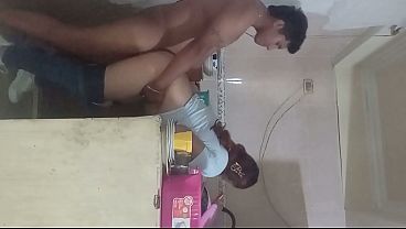 Nooo, le metio su verga a la empleada en la cocina 