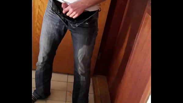 Play MP4 - Pissing in my jeans