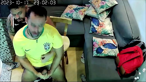 Play MP4 - Torcedor do Brasil apostou seu cuzinho e perdeu&comma; Brasil perdeu para Uruguai e levou rola