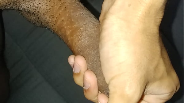 Me hago una paja con lo dura que eata mi verga.