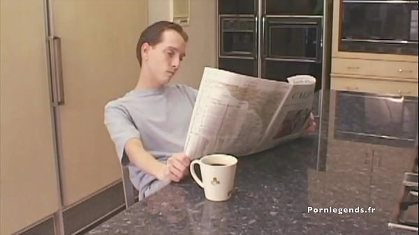 Play MP4 - Echo Valley a certainement les plus gros seins du business&comma; et elle baise comme une maniaque