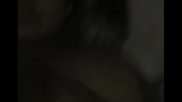 Vecina toc&aacute;ndose sus pechos 