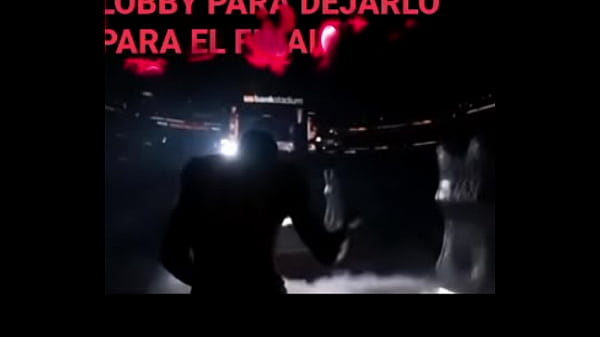 La cama se rompe mientras pasan cosas