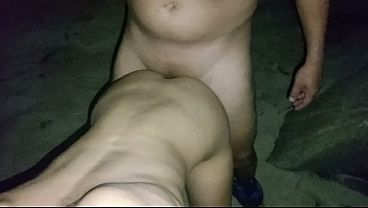 Novinha ficou at&eacute; tarde na praia acabou transando comigo