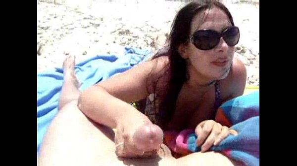 Play MP4 - dick sucked on the beach