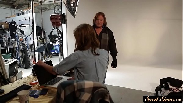 Play MP4 - Beautiful teen banged by her stepdad