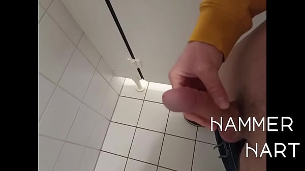 Quicky short view wanking at the toilet