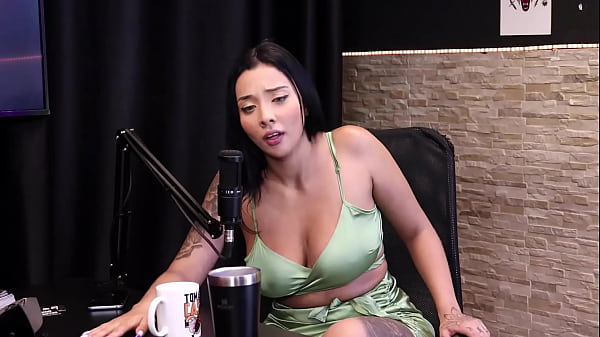 Play MP4 - A buceta dela &eacute; viciada em sensa&ccedil;&otilde;es&comma; e quando &eacute; gozando com outra mulher&period;&period;&period; - Vitoria Beatriz