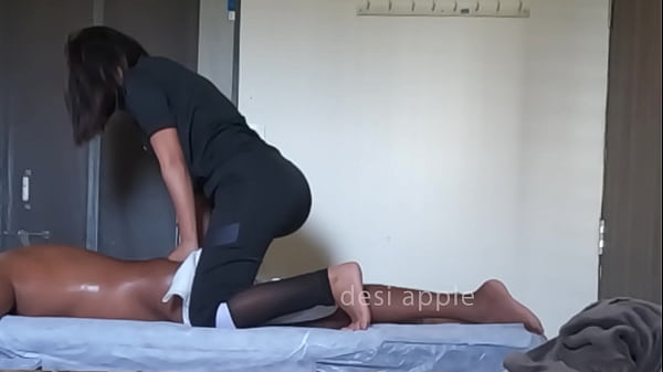 Handjob fromspa lady caught in cam