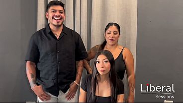 Trio Termina En Un Intercambio Con Chico De Pene Enorme thumbnail