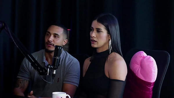 Adora fazerstripper contoucomo conheceu onamorado e o pau não fica durofácil_Val Mineirinha no Swing_Cast SHEER RED