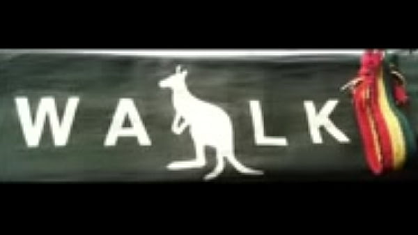 Nonton M&uacute;sica Lan&ccedil;ada Em 2009 Pelo Bonde Do Canguru thumbnail