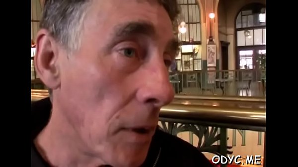 Nonton Old Dude Fucks Young Slut thumbnail