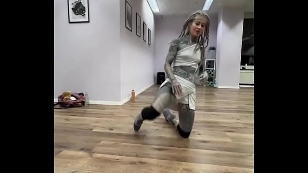 Who else loves to dance comment me if you do and comment withnop if you dont like to dance 