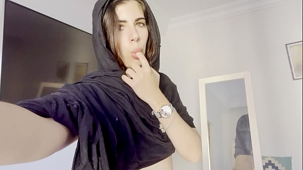 Chica &aacute;rabe con turbante muy caliente